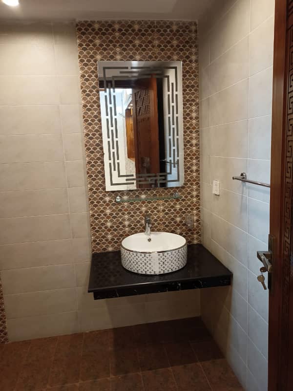 10 Marla Luxurious Spanish Upper Portion For Rent In Bahria Town Lahore 11