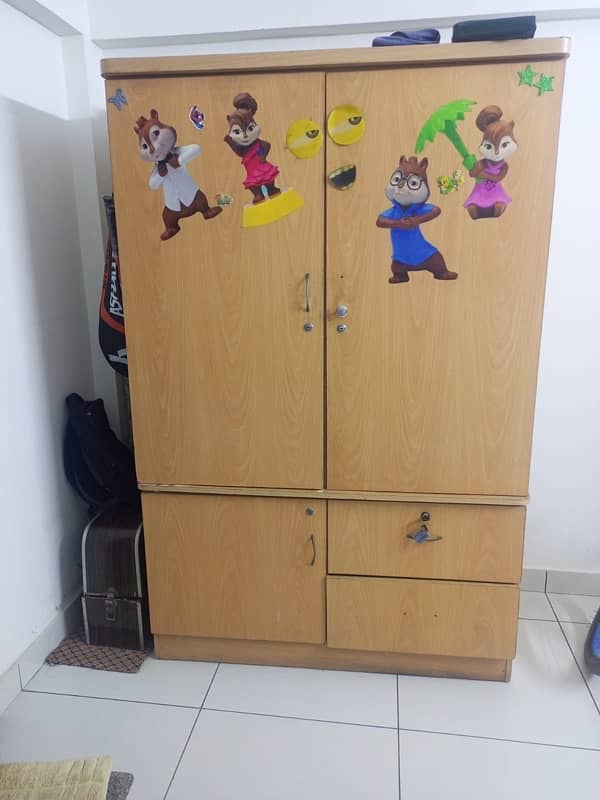 2-Door Wardrobe for Sale – Excellent Condition 1