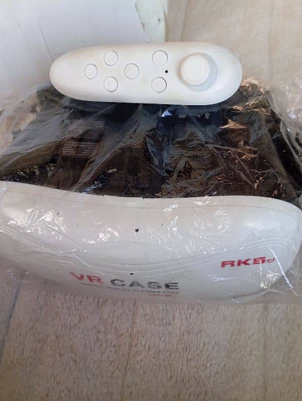 Virtual reality box just like brand new condition 2