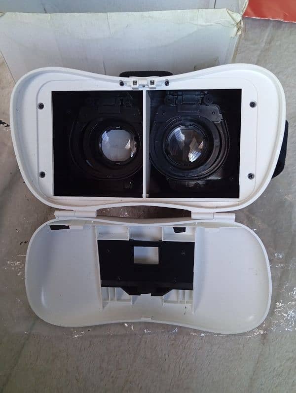 Virtual reality box just like brand new condition 4