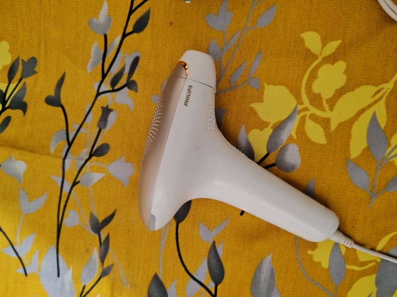 Philips Lumea IPL 9000 4