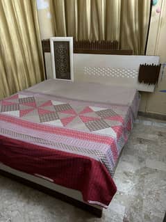 Bed Room Set - In Quality Wood - Used like New - For Sale