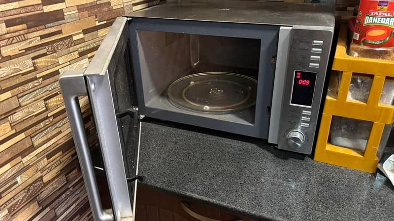 KENWOOD MICROWAVE OVEN 1