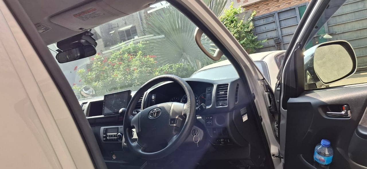 Toyota Hiace TRH 214 2018 1