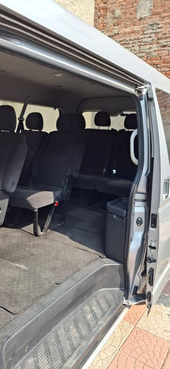 Toyota Hiace TRH 214 2018 3