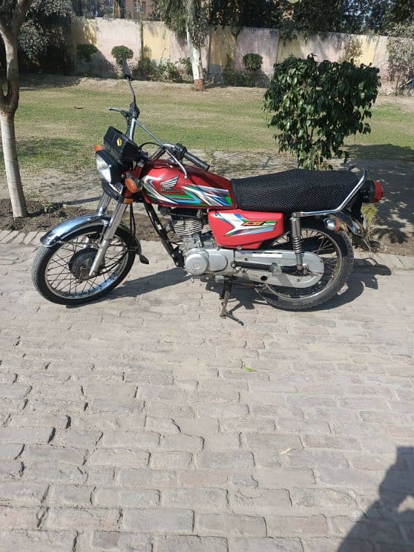 Honda 125 is in good condition for sell 3