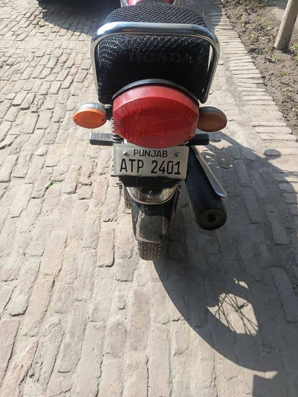 Honda 125 is in good condition for sell 6