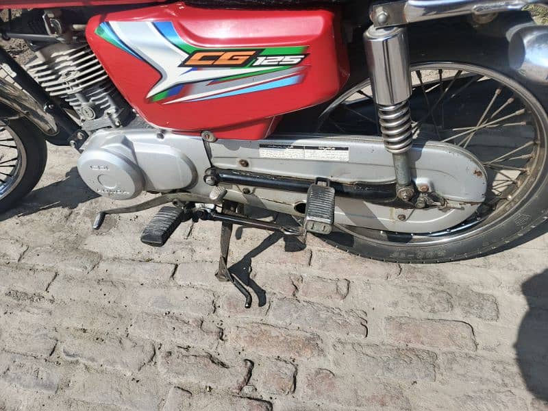 Honda 125 is in good condition for sell 7