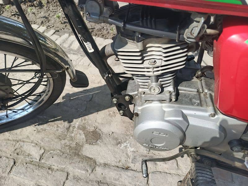 Honda 125 is in good condition for sell 9