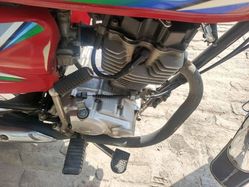 Honda 125 is in good condition for sell 11