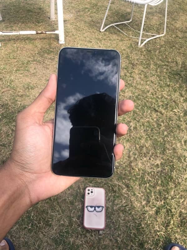 iPhone 11pro Max Non PTA 4