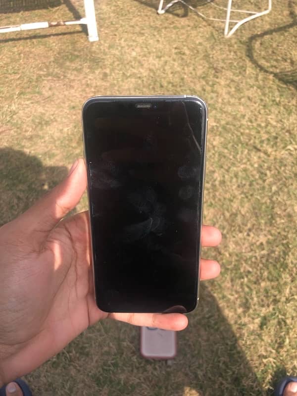 iPhone 11pro Max Non PTA 5