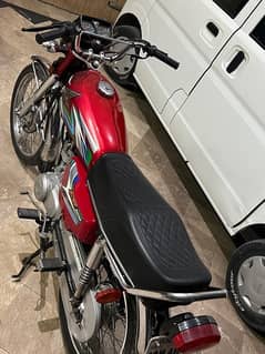 Honda 125 Red eddition 15k driven