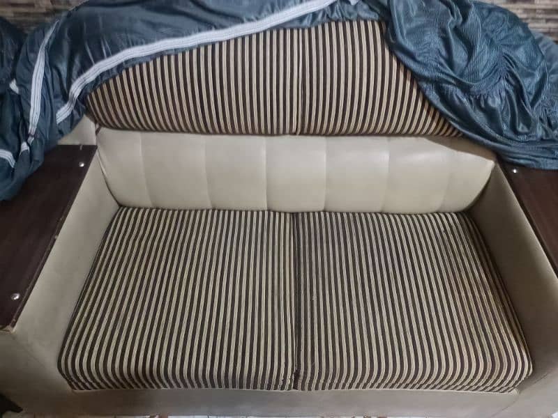 3 2 1 sofa good condition use Molty foam 1