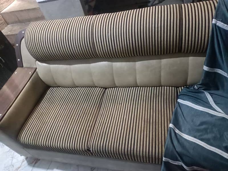 3 2 1 sofa good condition use Molty foam 2