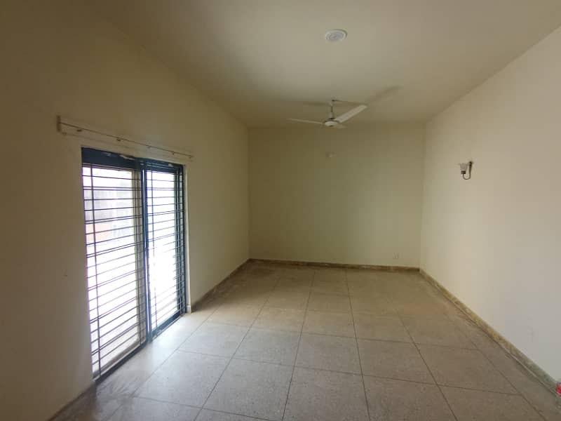 1 Kanal Upper Portion 3 Bedroom FOR RENT Phase 3 DHA 5