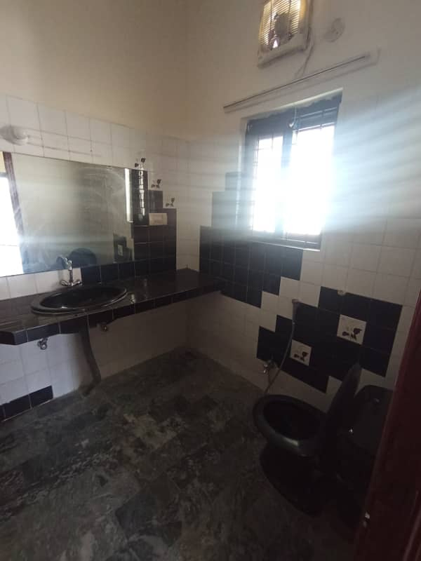 1 Kanal Upper Portion 3 Bedroom FOR RENT Phase 3 DHA 7