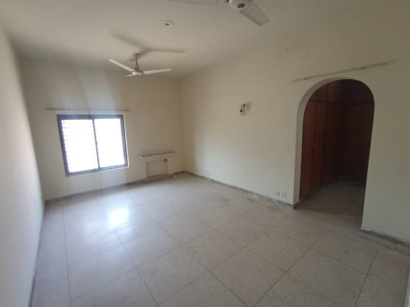 1 Kanal Upper Portion 3 Bedroom FOR RENT Phase 3 DHA 12