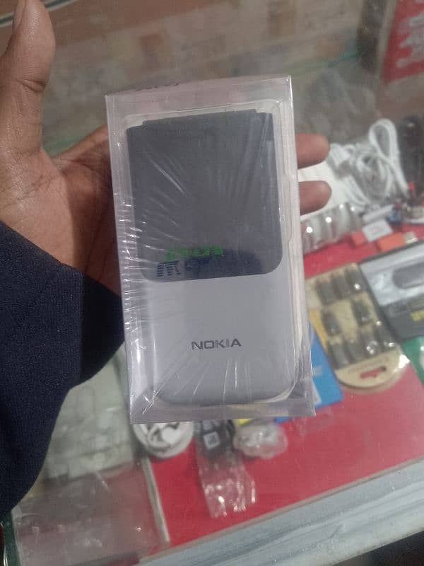 Nokia 2720flip dual sim box pack 2