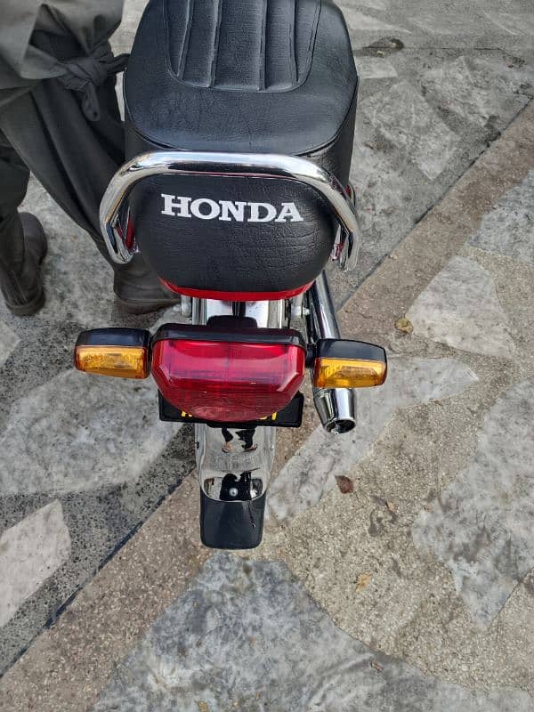 Honda CD 70 Full New Bike 7