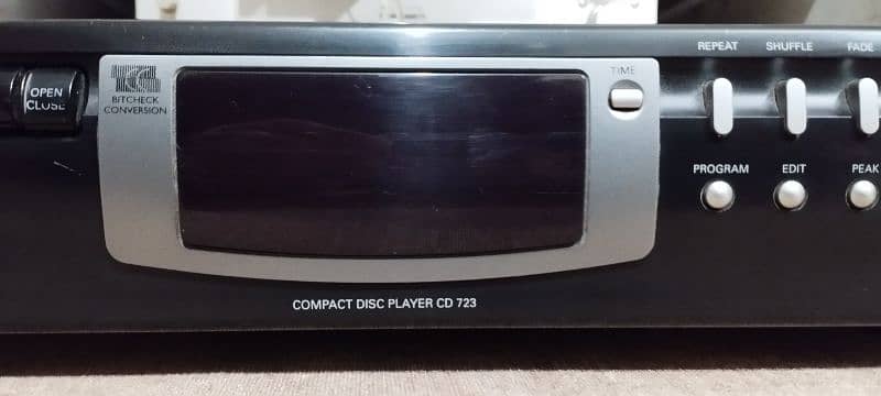 PHILLIPS CD PLAYER 3