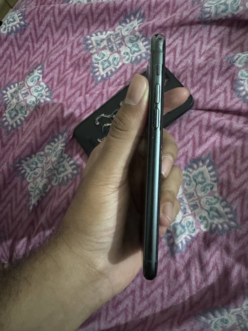 Apple iPhone 11 Pro 1