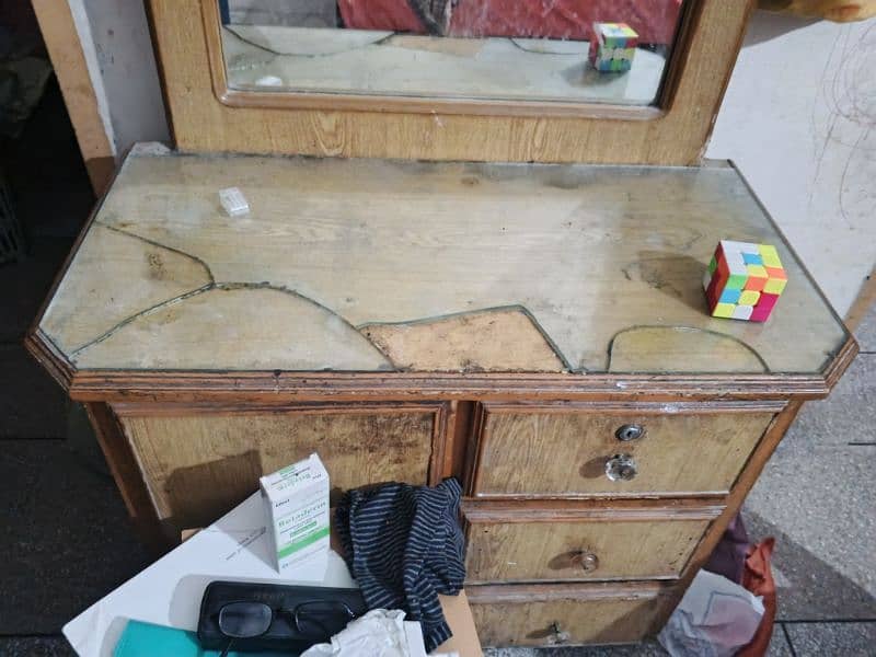 Wooden dressing table with mirror 4