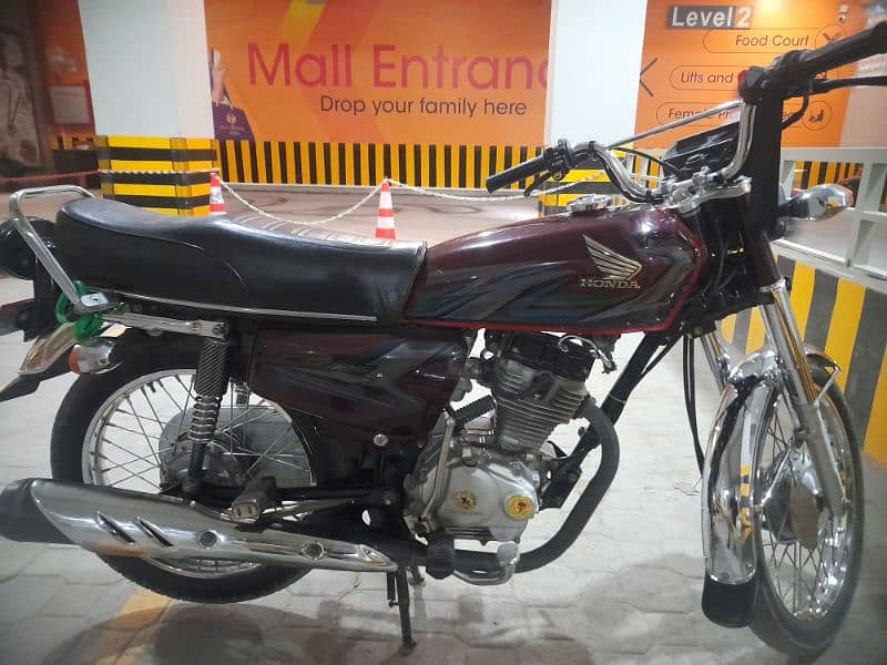 selling Honda 125 1