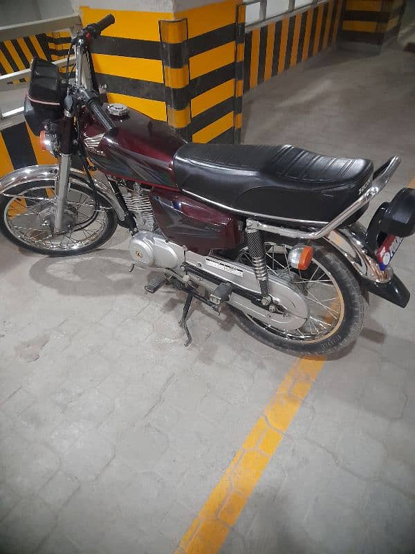 selling Honda 125 4