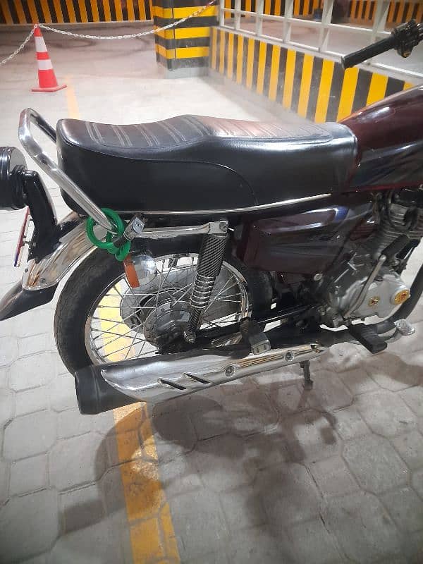 selling Honda 125 8