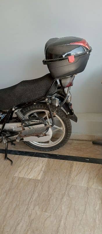 Suzuki GS150 3