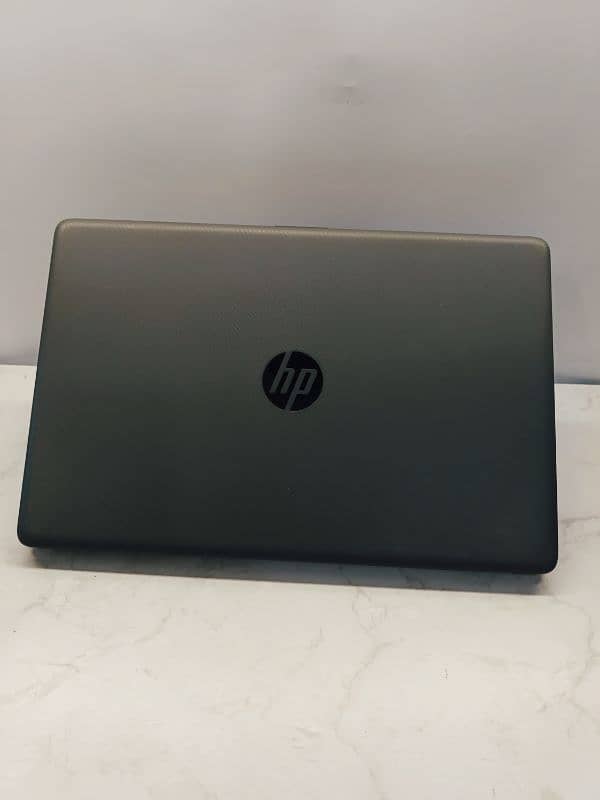 HP 2Gb Graphics 8Gb 256Gb Slim & Lightweight 0