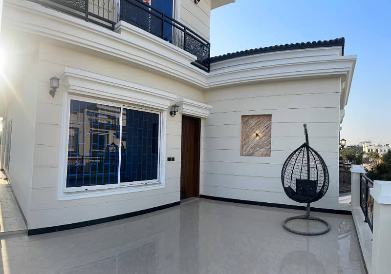 Classical Elegance Brand New 10 Marla Beautiful Villa For Sale 3