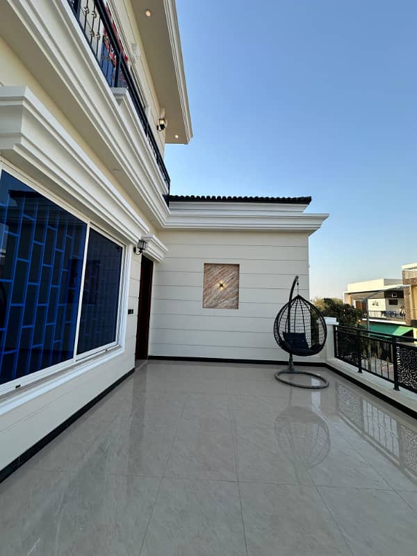 Classical Elegance Brand New 10 Marla Beautiful Villa For Sale 27