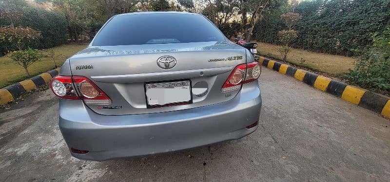 Toyota Corolla Altis 2011 3