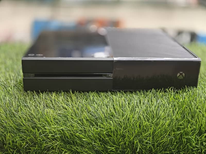 Xbox One 1TB 13 Games Installed New 6
