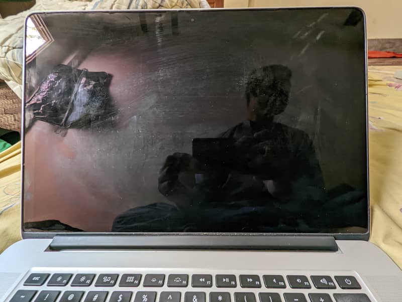 MacBook pro 15inch core i7 2013 late 8  256 2