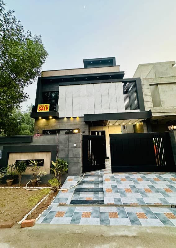 10 Marla Modern design Brand New House Available For Sale IN Lake City 0