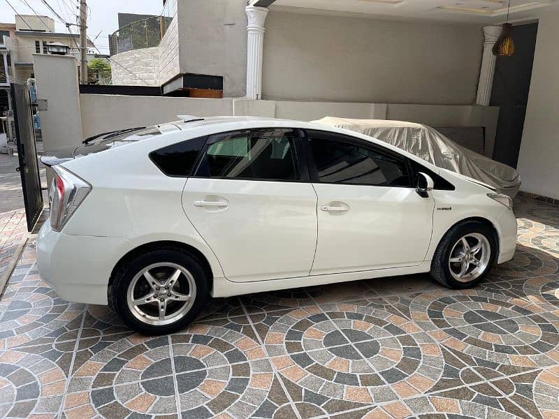 Toyota Prius 2015 4