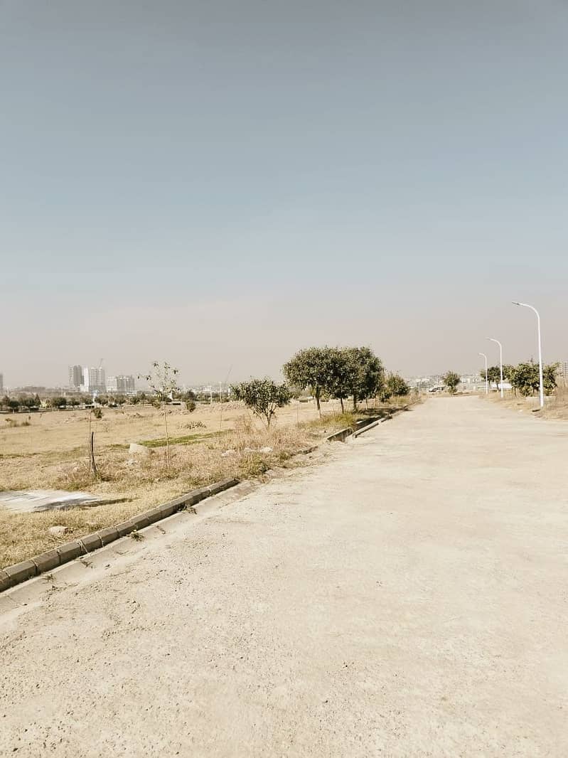 60*100 MAIN BLUE AREA BOULEVARD Back Extra Ordinary Location Of Gulberg Islamabad LIMITED READY Plot 1