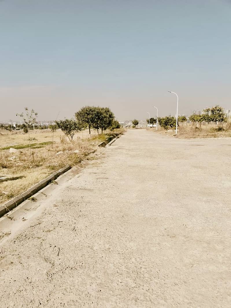 60*100 MAIN BLUE AREA BOULEVARD Back Extra Ordinary Location Of Gulberg Islamabad LIMITED READY Plot 3