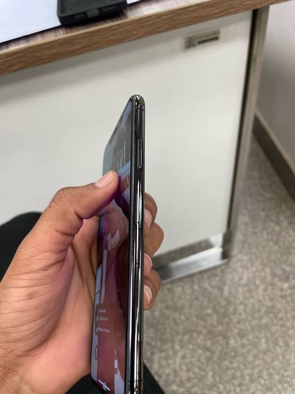 Iphone xs max 256gb Black colour 1