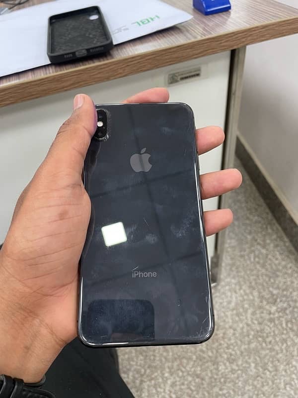 Iphone xs max 256gb Black colour 2