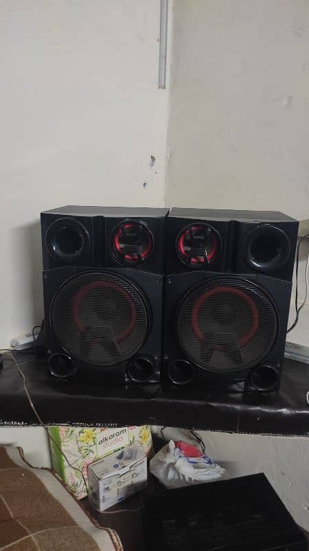 LG speakers 1