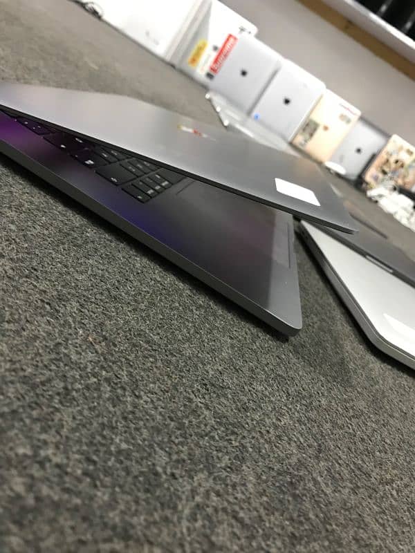 MacBook Pro 2019, 16" inches, 32GB/ 512GB & 16GB/ 512GB, 4GB Graphic 6