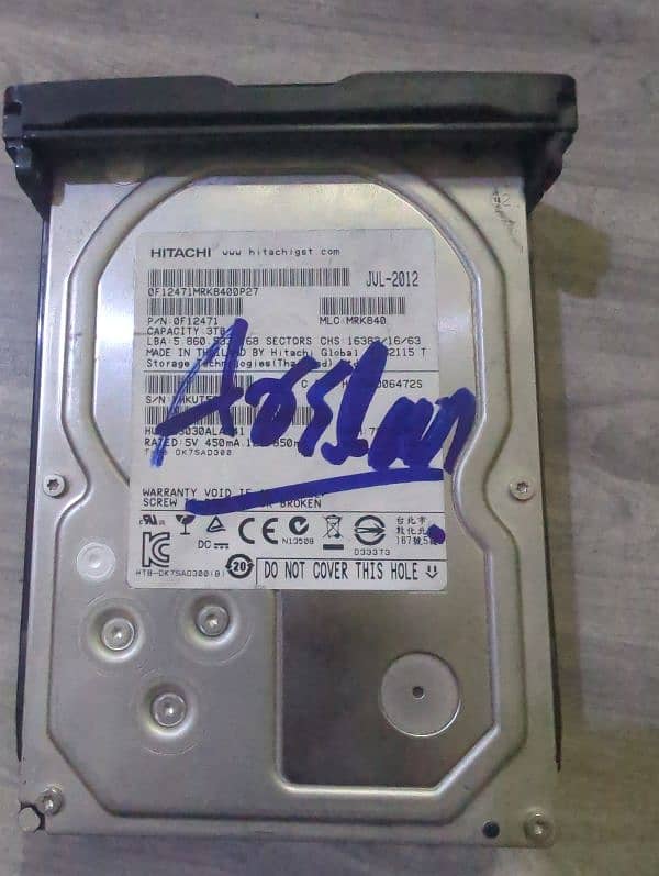 HITACHI 3 TB hard drive 0