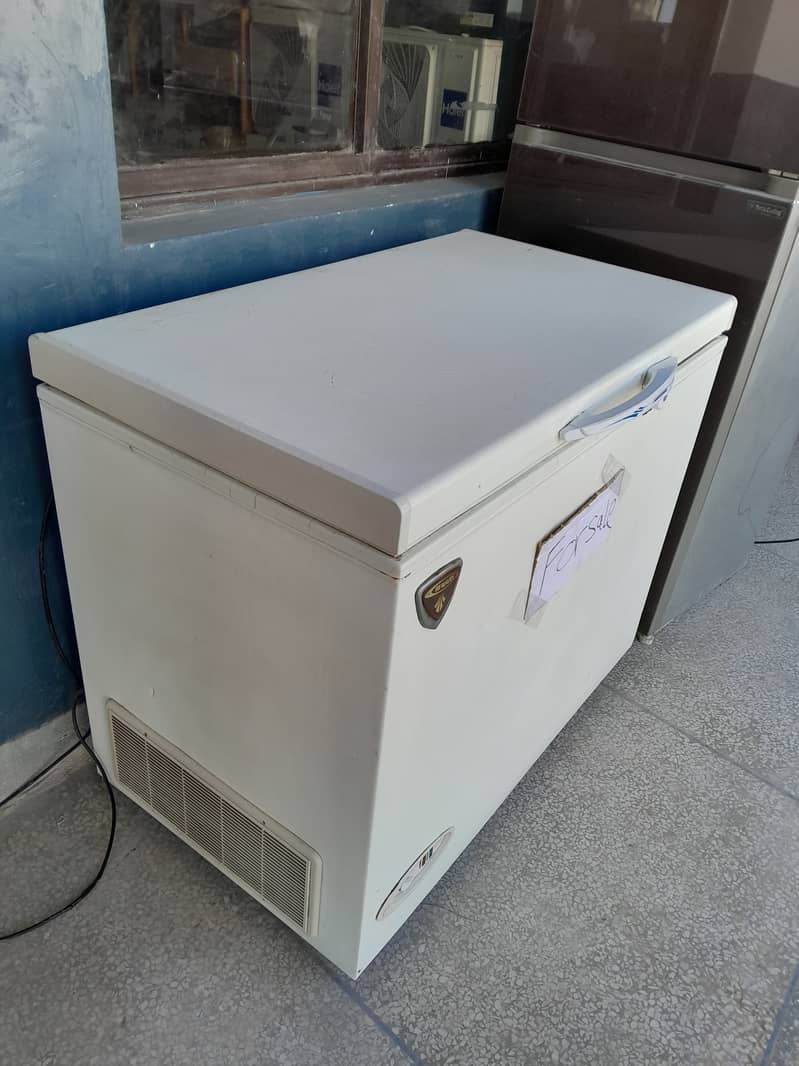 Waves Freezer for sale. Contact number 03175720260. 1