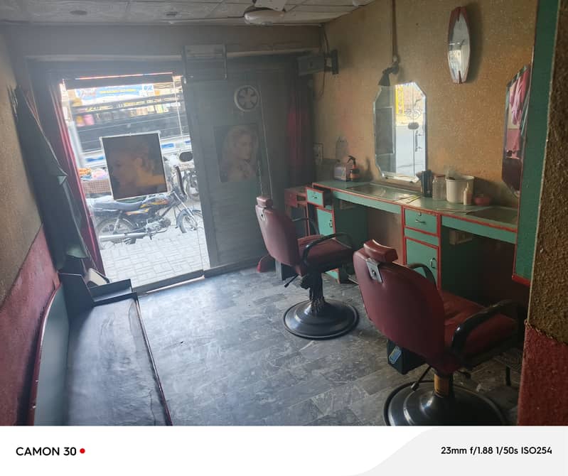 Saloon barber 0