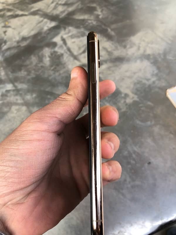 iPhone XS Max 0