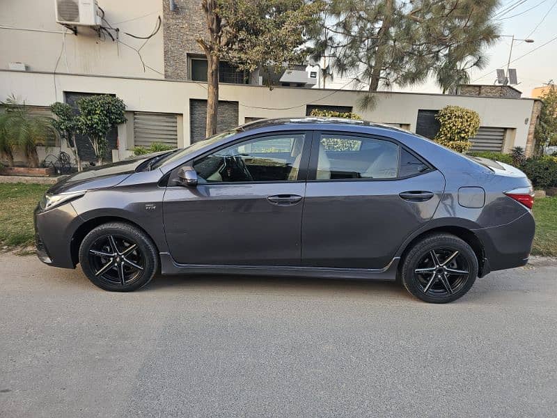 Toyota Corolla Altis 2017 3